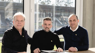 Geschäftsführer Volker Piegsa stellt den neuen Cheftrainer Tomas Oral gemeinsam mit dem Sportlichen Leiter des SV Sandhausen, Mikayil Kabaca, vor.