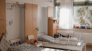 In der Klinik in Lindenfels haben Familien jeweils ein Zimmer mit bis zu vier Betten. Die Menschen ausder Ukraine zeigen sich im Gesprächsehr dankbar.