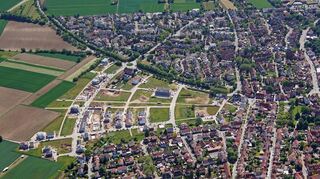Dieses Luftbild von 2021 zeigt das Neubaugebiet Nordstadt-Kurzgewann in Ladenburg – der am stärksten wachsenden Stadt im näheren Umkreis.