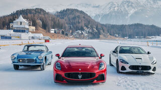 mid Groß-Gerau - Alte und neue Pracht: der 3500 GT Touring zusammen mit dem neuen Granturismo Trofeo und dem 2007er Granturismo (v. l.) vor dem schweizerischen Berg-Panorama.