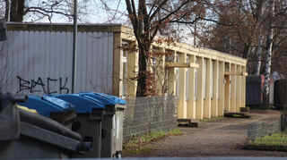 Im maroden C-Bau (l.) der Wald-Werkreal- und Realschule im Stadtteil Gartenstadt sind nur noch zwei Zimmer nutzbar.