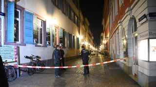 Rettungsdienst und Polizei waren am Dienstagabend in der Heidelberger Altstadt im Einsatz.