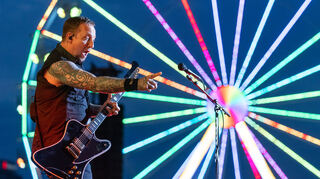 Mit dabei ist auch die Band Volbeat. Michael Poulsen, Sänger und Gitarrist der dänischen Metal-Band Volbeat, stand mit seiner Band beispielsweise auch auf der Bühne beim Open-Air-Festival "Rock im Park".