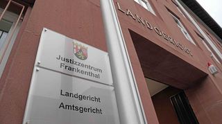 Ein 20-Jähriger muss sich seit Mitte Februar vor dem Frankenthaler Landgericht verantworten.