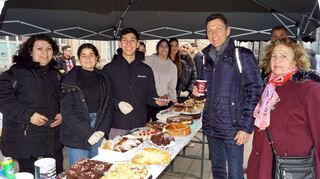 METADATEN aus dem DC-Upload-Tool:

Bildtext: Erdbebenhilfe in Mannheim: Spendenaktion der Alevitischen Jugend Rhein-Neckar vor dem Eingang zum Hauptbahnhof, Güleycan Berivan Cantekin (4.von links mit hellgrauem Sweater)

Hochgeladen von:
Florian Karlein (fkarlein@mamo.de)

Bildrechte:
1.) Ich bin berechtigt, die hochgeladenen Bilder der Mediengruppe Dr. Haas GmbH zur Verfügung zu stellen. Die Bilder dürfen in den gedruckten Ausgaben des "Mannheimer Morgen", "Südhessen Morgen", "Bergsträßer Anzeiger", "Schwetzinger Zeitung/Hockenheimer Tageszeitung" sowie "Fränkische Nachrichten" inklusive deren Internetauftritte (www.mannheimer-morgen.de, www.bergstraesser-anzeiger.de, www.schwetzinger-zeitung.de und www.fnweb.de)
2.) Es wird ein vollumfängliches einfaches Nutzungsrecht ohne zeitliche Beschränkung eingeräumt.
3.) Ich versichere, dass die abgebildeten Personen einer entsprechenden Veröffentlichung zugestimmt haben. Die Bilder dürfen bearbeitet und archiviert werden.

KEINE Nutzung in Social-Media-Kanälen erlaubt!

Nutzung: Kostenpflichtig nutzbar

ID im DC-Upload-Tool: 30557