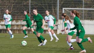 Im letzten Test bei den Frauen des SV Laudenbach stimmten sich die B-Juniorinnen (in Grün) auf die restliche Rückrunde ein.