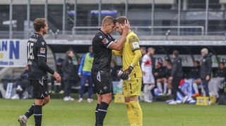 Aleksandr Zhirov (SV Sandhausen) und Patrick Drewes (SV Sandhausen) nach dem Spiel.
