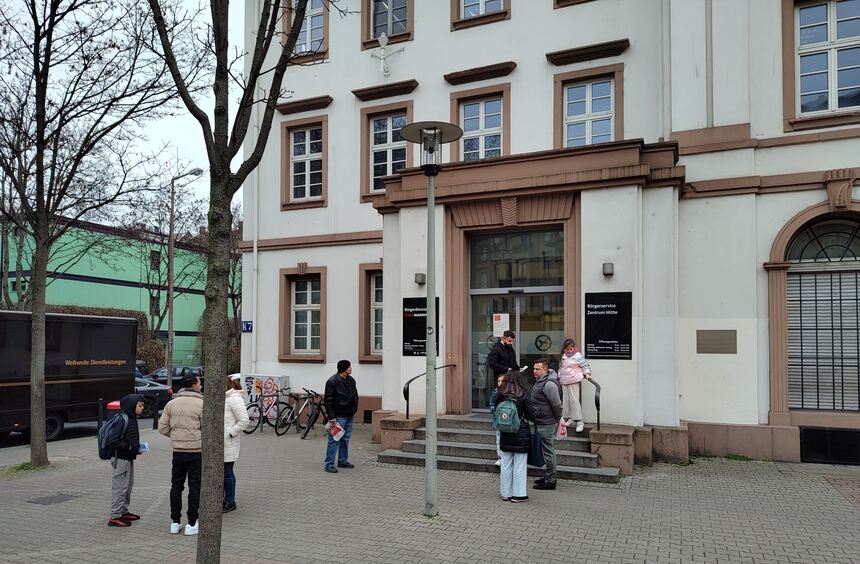 Warnstreik am Montag: Mannheimer stehen bei Bürgerdiensten vor verschlossenen Türen