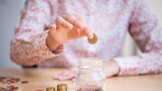 Frauen bevorzugen sichere Anlagen wie Sparbuch oder Tagesgeld. Beides brachte in den vergangenen Jahren praktisch keine Erträge.