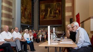 Der Speyerer Autor Uwe Ittensohn hielt eine Benefizlesung im Kaisersaal des Doms, deren Erlös dem Dombauverein zugute gekommen ist. „Abendmahl für einen Mörder“ heißt sein Buch.