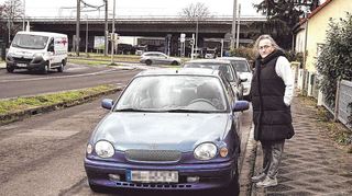Anwohnerin Anna-Maria Gailing ärgert sich über ortsfremde Autofahrer, die den Bewohnern jede Parkmöglichkeit in der Trübnerstraße wegnehmen.