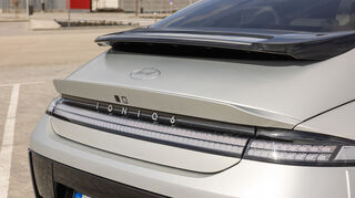 mid Madrid - LED Scheinwerfer im Heck und ein doppelter Spoiler, der für optimale Aerodynamik sorgt.