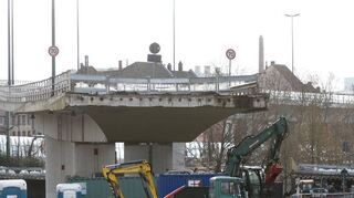In Ludwigshafen haben die Vorarbeiten zum Bau der neuen Hochstraße Süd begonnen. Zuerst müssen fünf Fundamente der alten Brücke weichen.