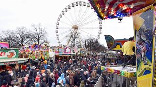 Mächtig was los ist in diesem Jahr beim Schriesheimer Mathaisemarkt. Nach zwei Jahren Corona-Pause strömen die Besucher.