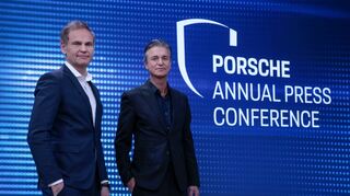 mid Groß-Gerau - Mit dem Geschäftsjahr 2022, dem stärksten in der Geschichte von Porsche überhaupt, sind CEO Oliver Blume (links im Bild) und CFO Lutz Meschke zufrieden.