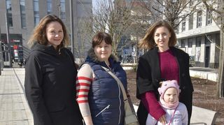 Ganna (von links), Olha Lukash und mit Alina Ivanenko (mit ihrer Tochter Masha) forschen jetzt in Mannheim.