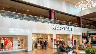 Im Viernheimer Karstadt herrscht – noch – reger Betrieb. Ab Februar 2024 soll der größte Laden des Rhein-Neckar-Zentrums geschlossen werden.