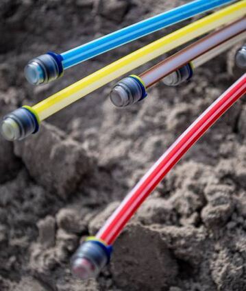 Glasfaserkabel auf einer Baustelle.
