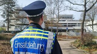 In einer Heidelberger Schule wurde Reizgas versprüht. Neben Polizei waren auch Feuerwehr und Rettungsdienst im Einsatz.