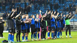 Der SVW feiert den Sieg beim Spiel gegen den FC Ingolstadt 04.