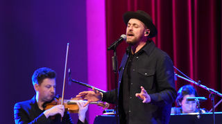Max Mutzke mit Begleitung in Ludwigshafen.