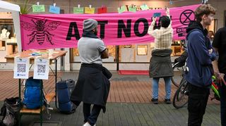 Forum Verkehrswende macht Demo-Aktion mit Liegestühlen, Pflanzen etc. für mehr Verkehrsberuhigung in der City. In der Fressgasse zwischen P1/Q1 und E1/F1 Mannheim.