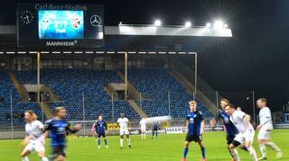Ein klassischer Flutlicht-Kracher war zuletzt das 3:2 gegen Ingolstadt. Volle Beleuchtung ist wegen der Fernsehbilder aber auch tagsüber vorgeschrieben.