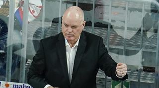 Adler-Trainer Bill Stewart hadert mit den Ergebnissen der Play Offs.