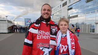 Kamen aus Ketsch und fieberten am Sonntag für beide Teams mit: Vater Sven ist Fan der Kölner Haie und Sohn Riccardo trägt das Adler-Jersey.