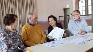 Die israelische Kunsthistorikerin Dr. Anat Gilboa (Dritte v.l.) hat im Memorbuch 20 jüdische Bürger aus Großsachsen identifiziert. Unsere Aufnahme zeigt sie mit Angelika und Thomas Wetter (l.) und Michael Penk.