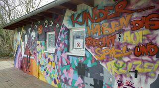 Weil schon mehrmals in diesem Jahr in dem Gebäude im Stadtpark gezündelt wurde, ist die WC-Anlage bis auf Weiteres nicht mehr zugänglich.