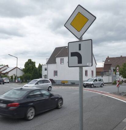 Schon früher geplant war ein Kreisel statt der langen Kurve.