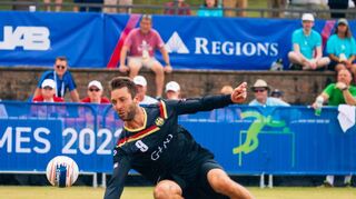 Faustballer Nick Trinemeier vom TV Käfertal will Ende Juli mit der deutschen Nationalmannschaft in Mannheim Weltmeister werden.