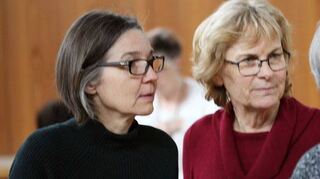 Christina Adler-Schäfer, PauLa (l.) und Christel Niepötter, Vertreterin der Frauen im VdK OV Bürstadt (M.) im Gespräch mit einer Besucherin.