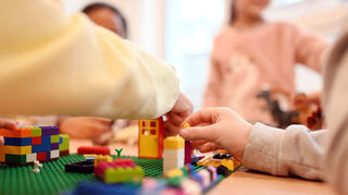 In der Kinderbetreuung ist es wie in fast jedem anderen Feld - geeignetes Personal ist schwer zu finden.