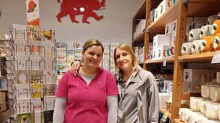 Jessica Lach (links) und Franziska Hanisch in der Nanu-Nana-Filiale.