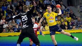 Auf Niclas Kirkeløkke (re.), hier beim 37:28-Hinspielsieg gegen den TBV Lemgo Lippe, wird am Donnerstagabend viel Spielzeit zukommen.