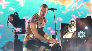 Coldplay-Sänger Chris Martin auf der Bühne des Wembley-Stadions in London (August 2022).