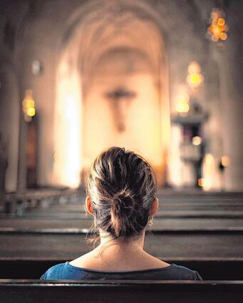 Viele Gläubige treten aus Enttäuschung aus der Kirche aus. Manche bleiben, um etwas zu verändern.