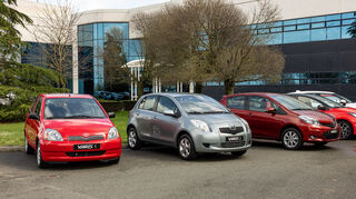 mid Onnaing - Mit dem Yaris 1 ging es los, daneben Generation 2 und 3.