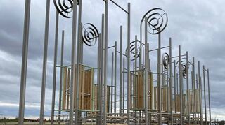 Dieser Spielplatz heißt „Aufzug“: Hierzu gibt es wenige Meter nebenan einen weiteren Komplex – die „Aufzug-Werkstatt“.