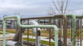 Der Spielplatz „Fernwärme“ erinnert mit Rutschen und Stangen an die entsprechenden Leitungen.