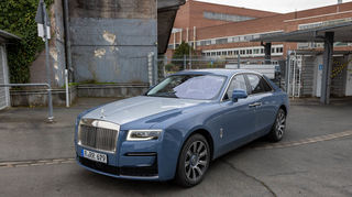 mid Groß-Gerau - Die Luxuslimousine soll Selbstfahrer inspirieren, ohne Chauffeur. Und das trotz der überaus üppigen Ausstattung.