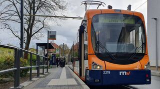 Die neue barrierefreie Haltestelle Hagellochstraße auf der frisch sanierten Linie 10 in Alt-Friesenheim. Ab Montag, 3. April, fahren dort nach jahrelangen Arbeiten wieder Bahnen.