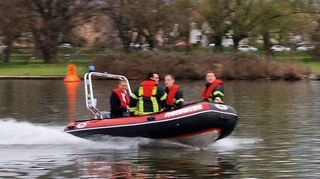 Erste Übungsrunden wurden mit dem neuen Einsatzfahrzeug der Feuerwehr auf dem Neckar schon gedreht.