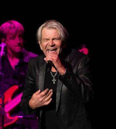 Matthias Reim überzeugt mit großer Band in Mannheim.