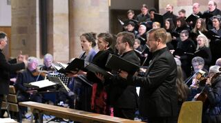 Die Solisten Annemarie Pfahler, Ulrike Malotta, Fabian Kelly und Magnus Piontek singen hier unter der Leitung von Domkapellmeister Markus Melchiori.