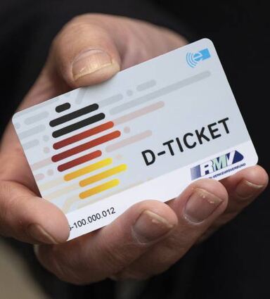 Seit Montag zu haben: das Deutschlandticket.