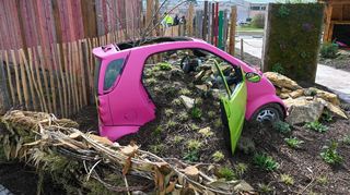 Ein begrüntes altes Auto – auch das gibt es bei den zehn Beiträgen der Landschaftsgärtner, hier bei den Firmen Morasch und Kuld.