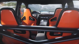 mid Groß-Gerau - Die Rückenlehne mit der in Wagenfarbe gehaltenen Karbonfaser unterstreicht den extrovertierten Charakter des GV80 Coupe Concept.
